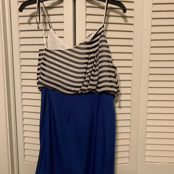 Dress - Picture 2 of 6